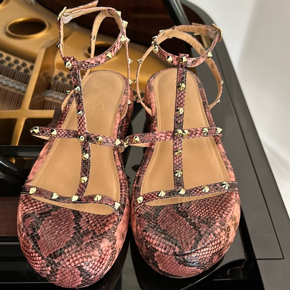 JESSICA SIMPSON BARELY WORN SNAKE PRINT SANDALS WITH STUDS
